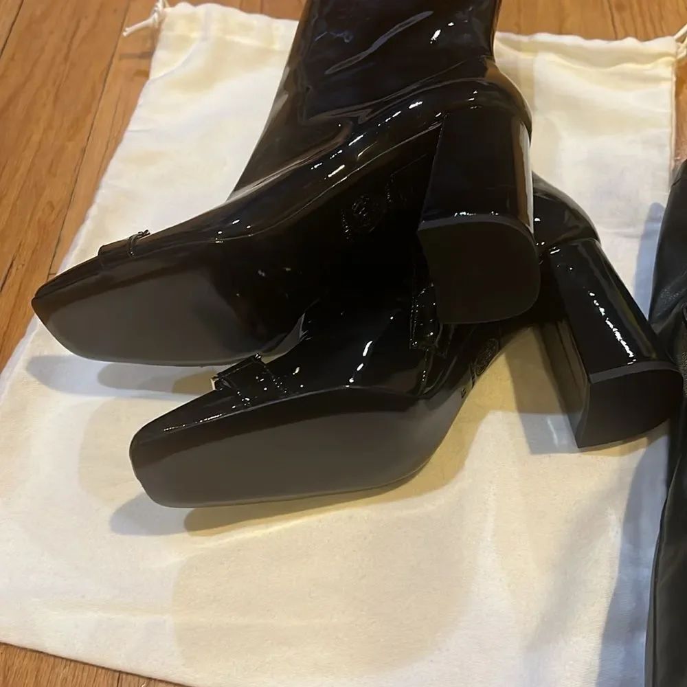 VERSACE BLACK PATENT LEATHER GOLD MEDUSA MEDALLION ZIP HEEL ANKLE BOOTS 36 - Picture 9 of 10
